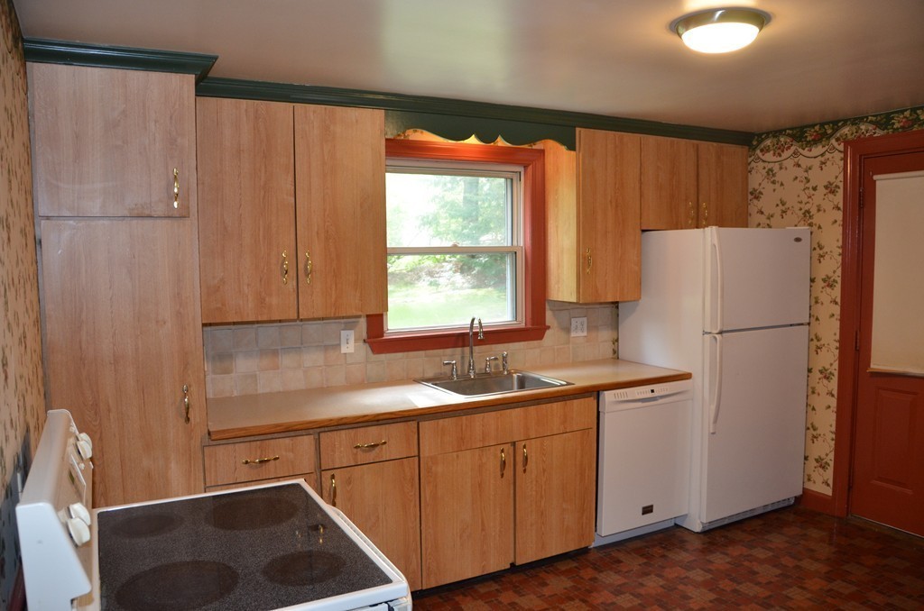 72 Pocahontas Street Walpole, MA 02081 - Photo 7 of 14 Gallery Image 7