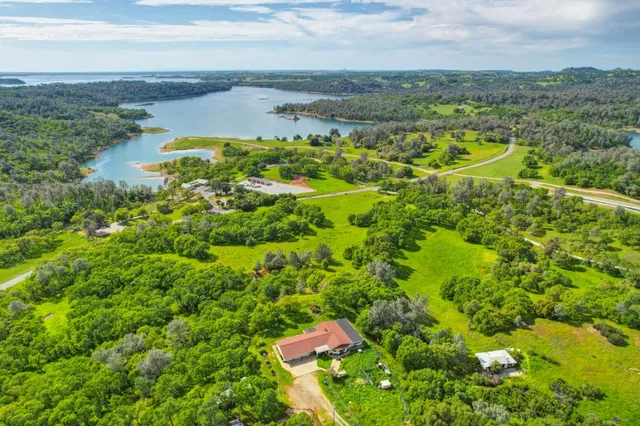 a view of lake with houses