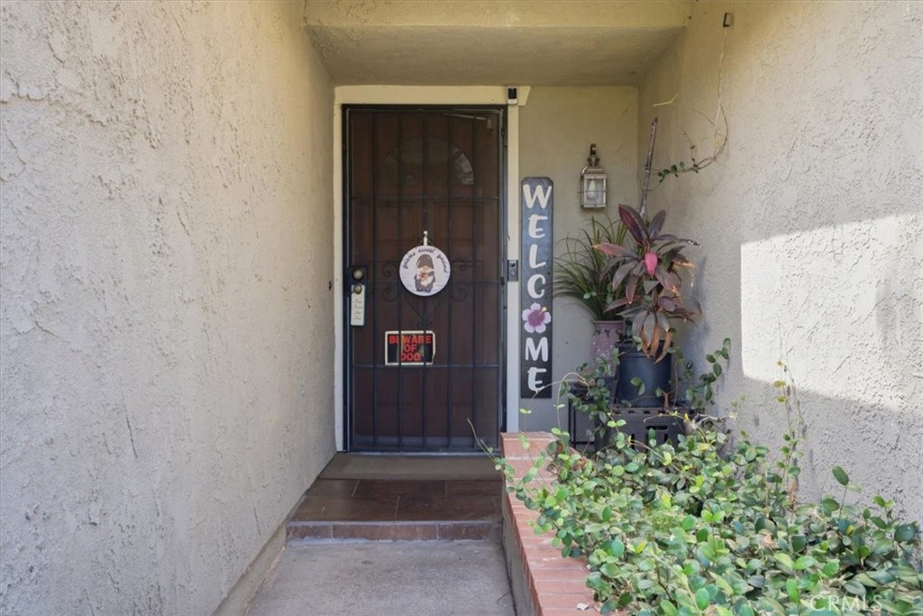 23228 Redbud Ridge Circle Valencia, CA 91354 - Photo 3 of 37 Gallery Image 3