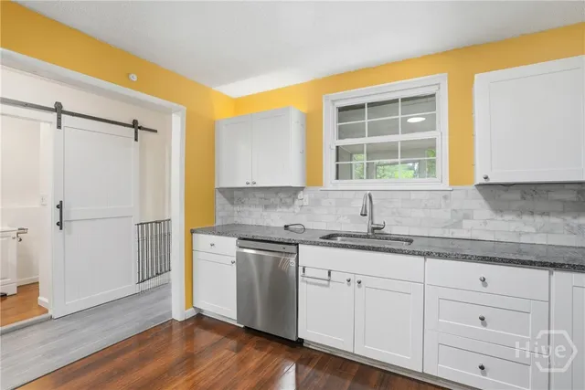 $299,900 | 202 Inglewood Drive, Savannah, GA 31406