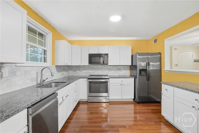 $299,900 | 202 Inglewood Drive, Savannah, GA 31406