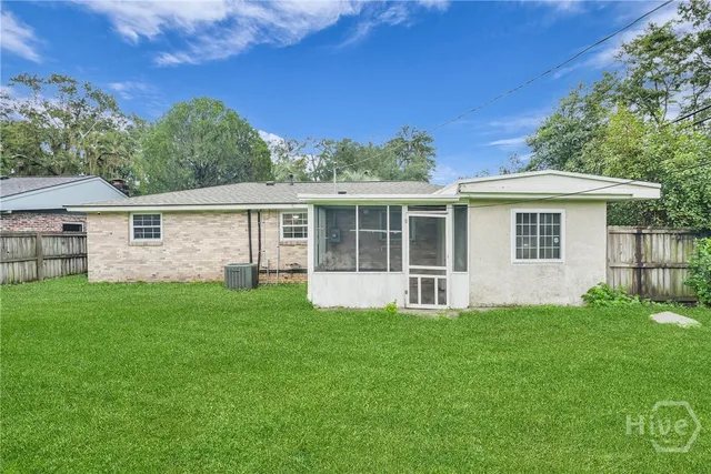 $299,900 | 202 Inglewood Drive, Savannah, GA 31406