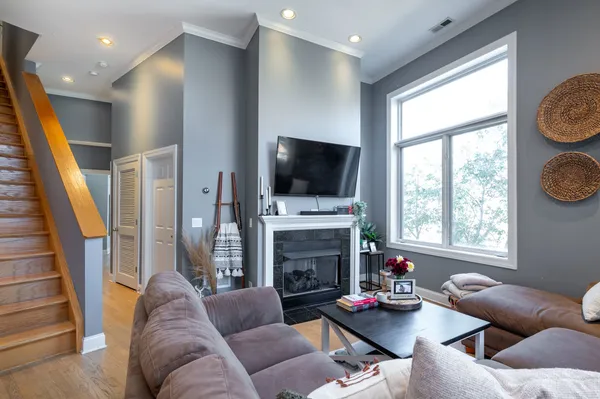 $3,200 | 4662 North Winthrop Avenue, Unit 3N, Chicago, IL 60640