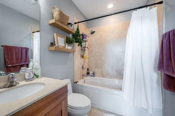 $3,200 | 4662 North Winthrop Avenue, Unit 3N, Chicago, IL 60640