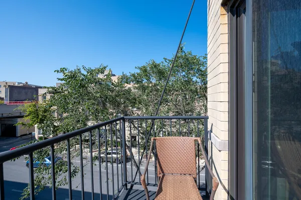 $3,200 | 4662 North Winthrop Avenue, Unit 3N, Chicago, IL 60640