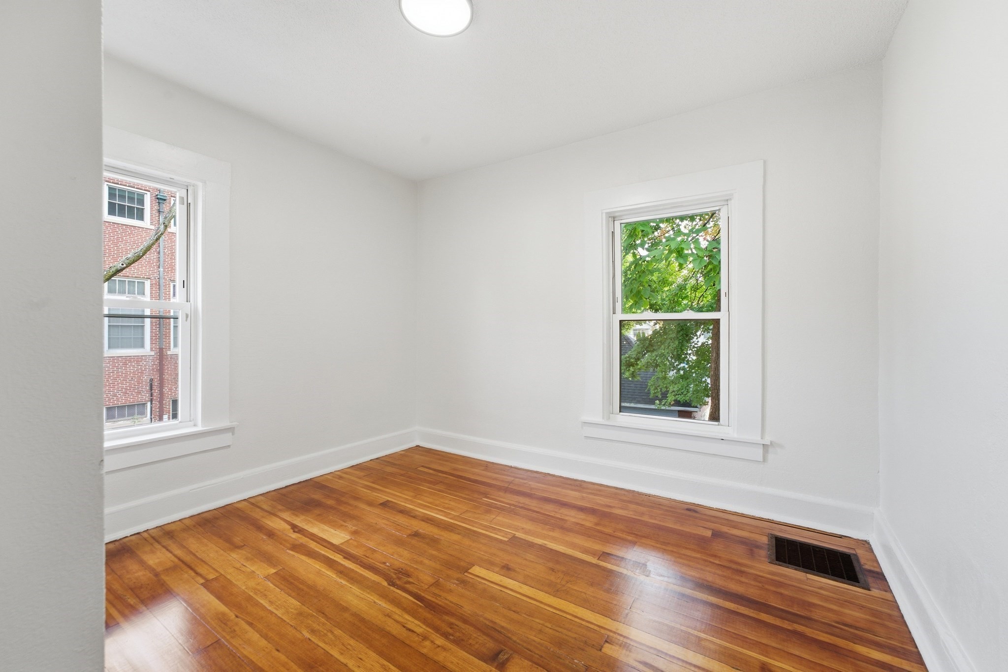 73 Jasper Street Springfield, MA 01109 - Photo 15 of 38 Gallery Image 15