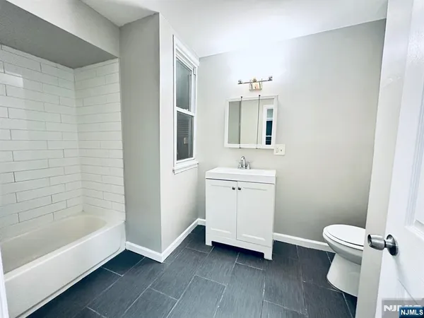 $2,550 | 420 Jelliff Avenue, Unit 3, Newark, NJ 07112