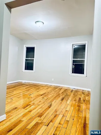 $2,550 | 420 Jelliff Avenue, Unit 3, Newark, NJ 07112