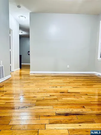 $2,550 | 420 Jelliff Avenue, Unit 3, Newark, NJ 07112