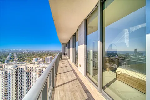 $1,490,000 | 45 Southwest 9th Street, Unit LPH 4504, Miami, FL 33130