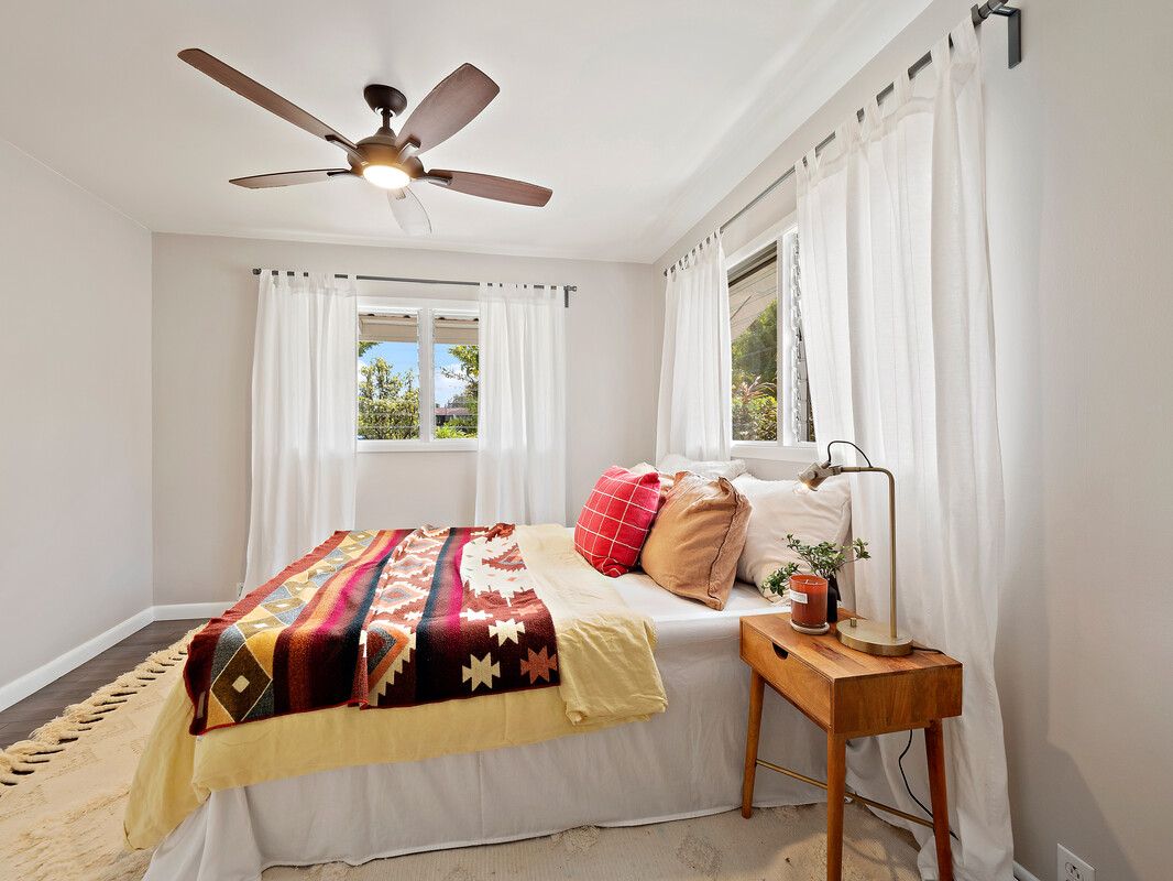 18-4050 North Oshiro Road Mountain View, HI 96771 - Photo 16 of 30 a bedroom with a bed and a window
