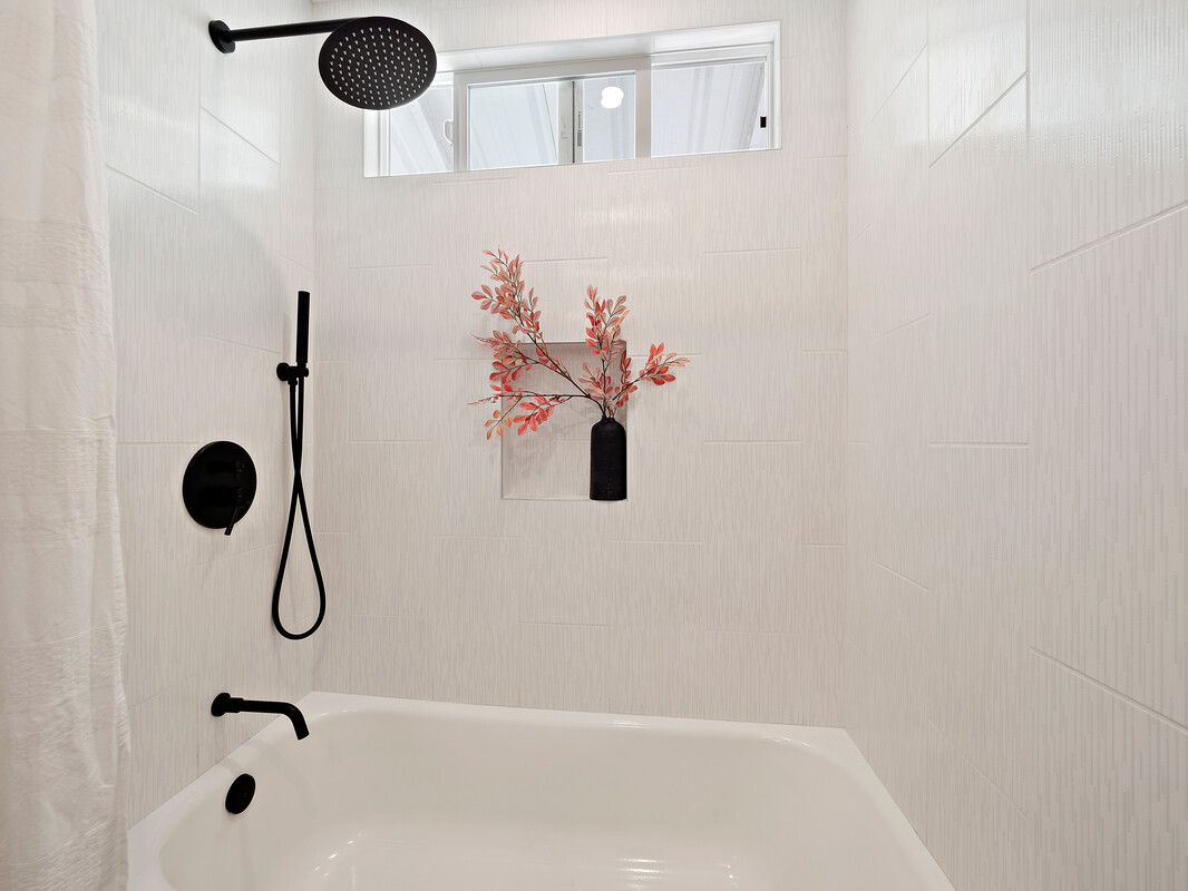 18-4050 North Oshiro Road Mountain View, HI 96771 - Photo 18 of 30 a bathroom with a shower