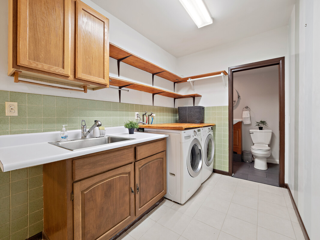 18-4050 North Oshiro Road Mountain View, HI 96771 - Photo 20 of 30 a utility room with sink dryer and washer