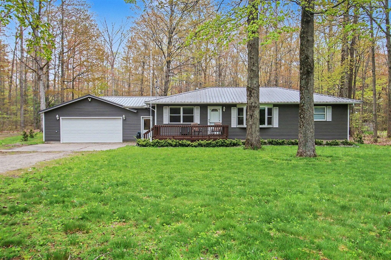 18412 148th Avenue Spring Lake, MI 49456 - Photo 1 of 30