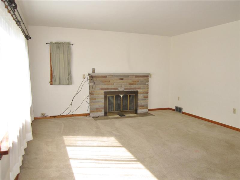 2916 Conway Wallrose Road Economy, PA 15005 - Photo 2 of 17 Living Room.