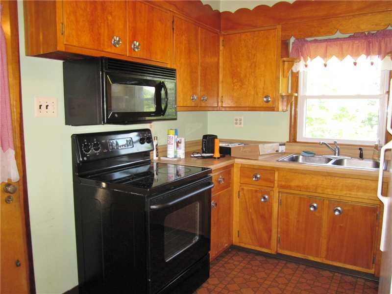 2916 Conway Wallrose Road Economy, PA 15005 - Photo 5 of 17 Kitchen.