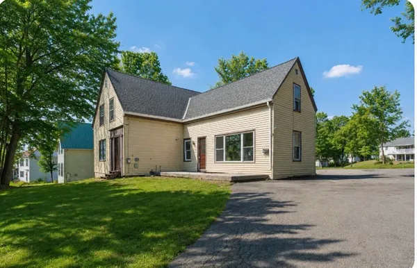 $139,500 | 82 Summer Street, Dover-Foxcroft, ME 04426