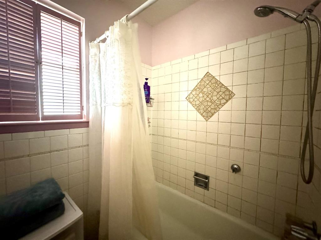 317 North Trail Street Crowley, TX 76036 - Photo 25 of 35 a bathroom with a shower