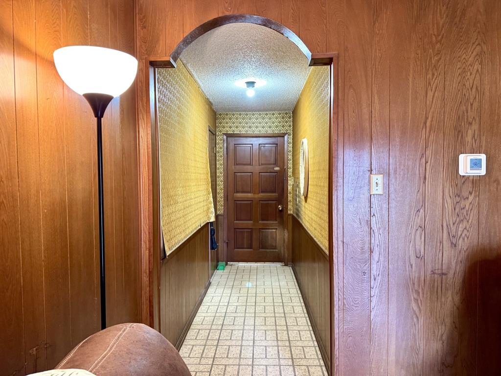 317 North Trail Street Crowley, TX 76036 - Photo 4 of 35 a bathroom with a shower