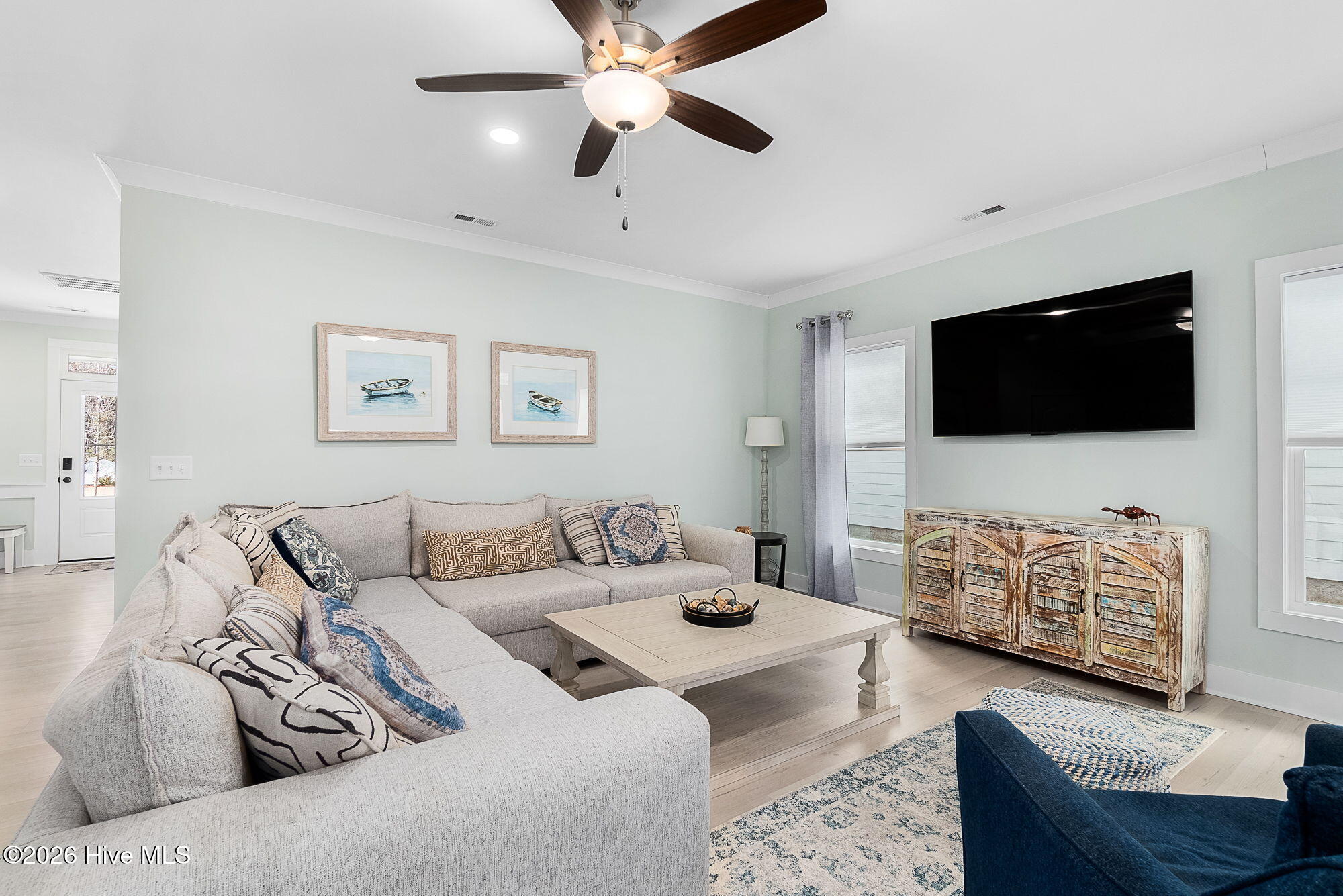 163 Freedom Park Road Beaufort, NC 28516 - Photo 8 of 39 Living Room