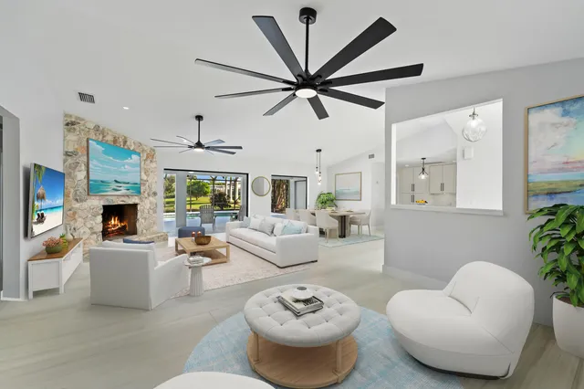 a view of livingroom with furniture and ceiling fan