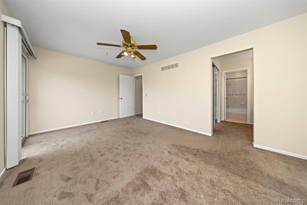 39449 Country Lane Novi, MI 48375 - Photo 18 of 29
