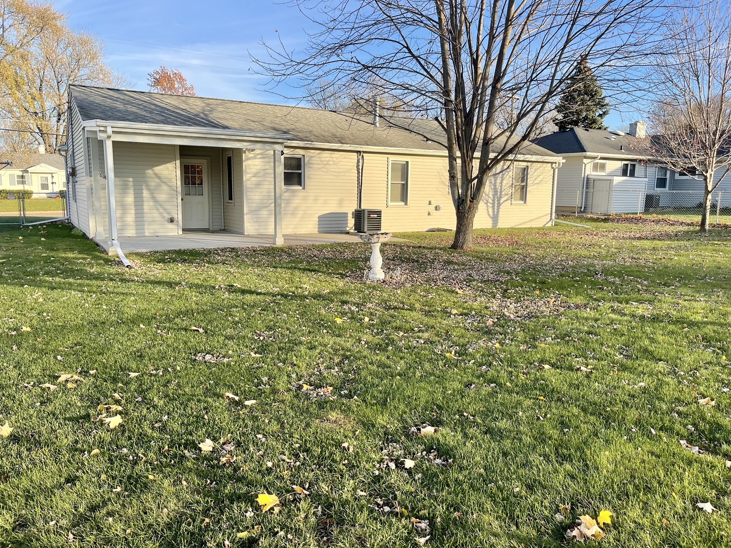 735 3rd Avenue Ottawa, IL 61350 - Photo 18 of 18 a front view of a house with a yard