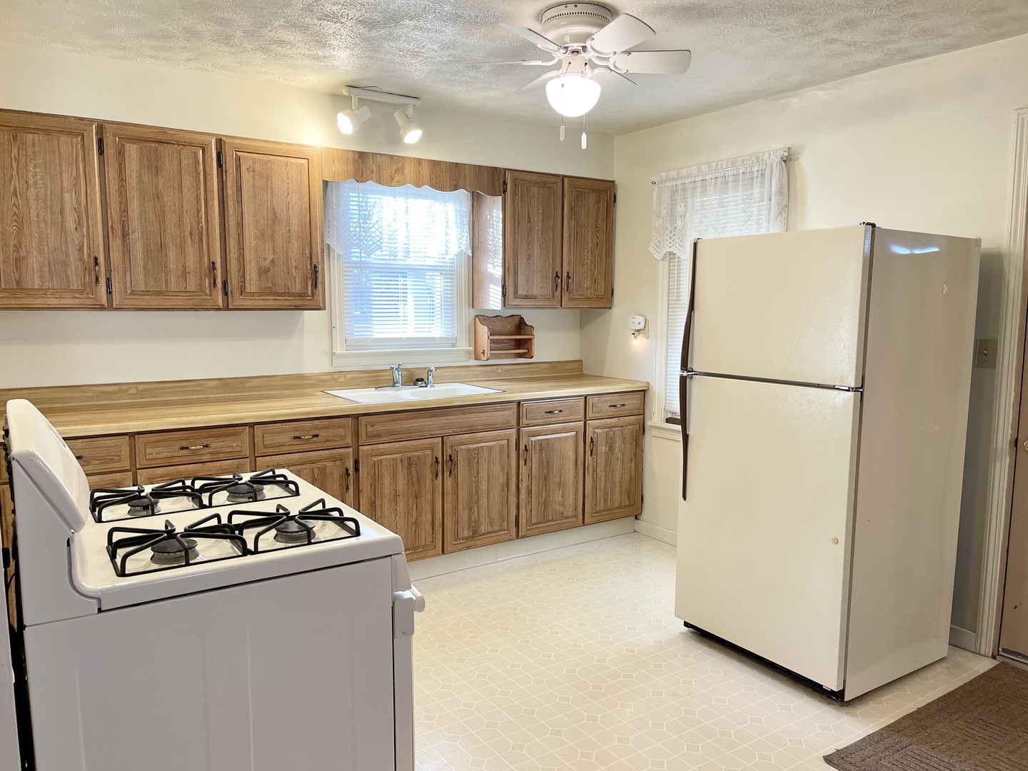 735 3rd Avenue Ottawa, IL 61350 - Photo 3 of 18 a kitchen with a sink a stove and refrigerator