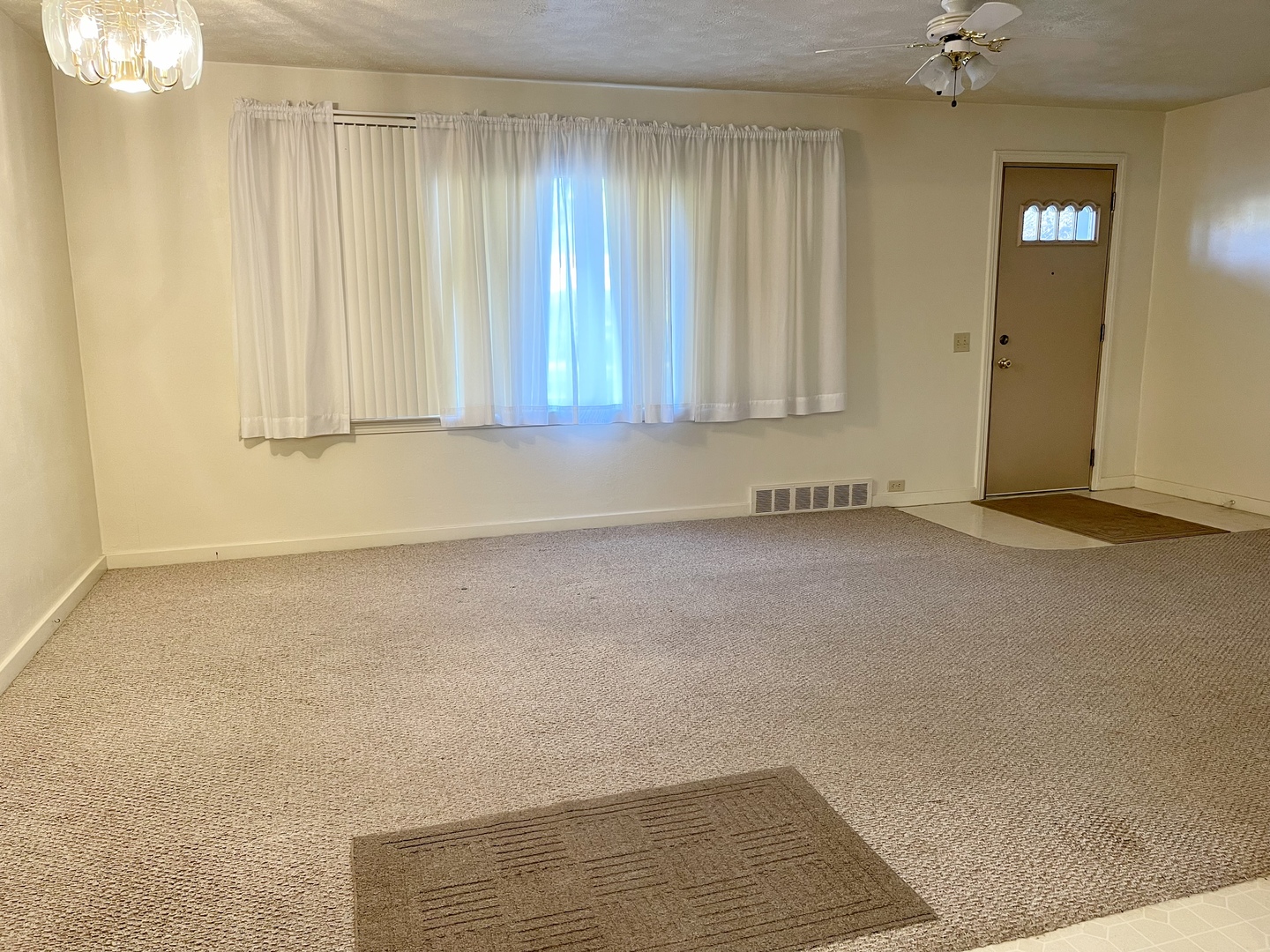735 3rd Avenue Ottawa, IL 61350 - Photo 6 of 18 a view of an empty room and window