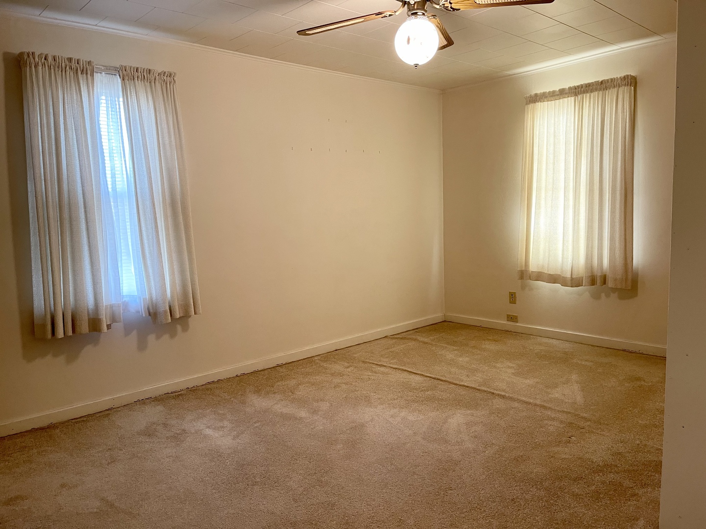 735 3rd Avenue Ottawa, IL 61350 - Photo 10 of 18 an empty room with window view