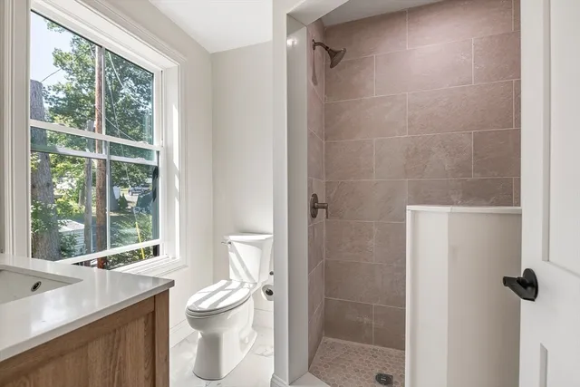 $1,100,000 | 95 Lake Shore Road, Salem, NH 03079