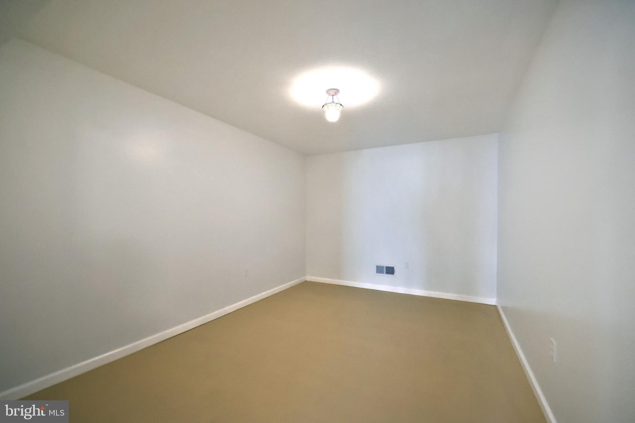 7220 Seneca Ridge Drive York, PA 17403 - Photo 39 of 51 an empty room with a fan and a window