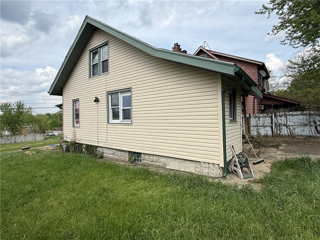 1015 Washington Street Farrell, PA 16121 - Photo 3 of 21