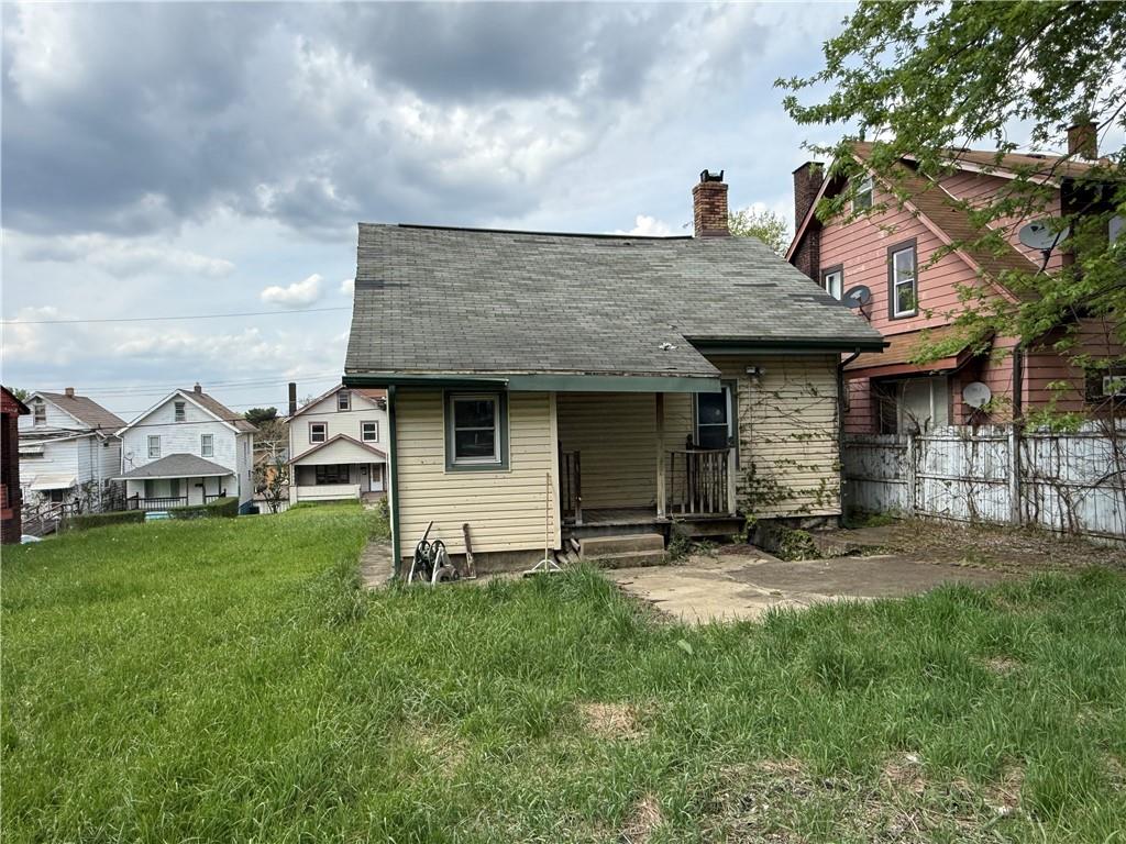 1015 Washington Street Farrell, PA 16121 - Photo 4 of 21
