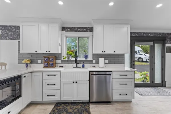 $1,199,000 | 10 J H Dwyer Drive, Middletown, RI 02842