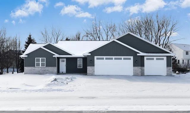 $499,900 | W7043 Otis Drive, Greenville, WI 54942