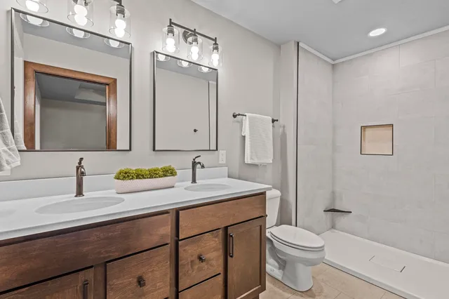 $499,900 | W7043 Otis Drive, Greenville, WI 54942