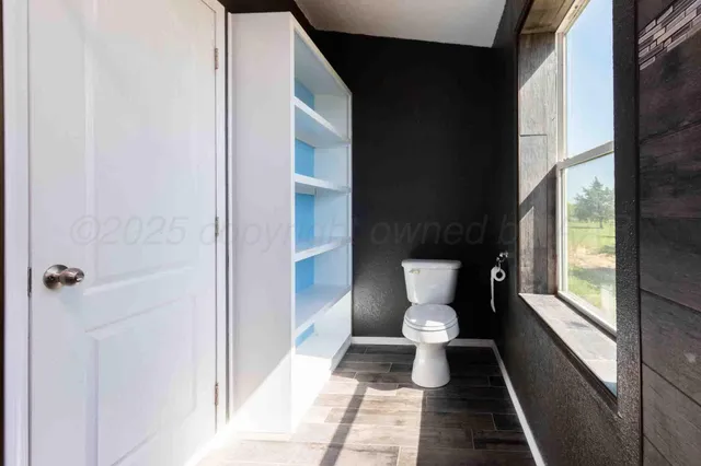 $950,000 | 8040 County Road 2, Mobeetie, TX 79061