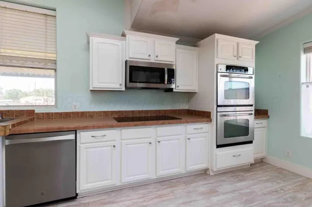 $950,000 | 8040 County Road 2, Mobeetie, TX 79061