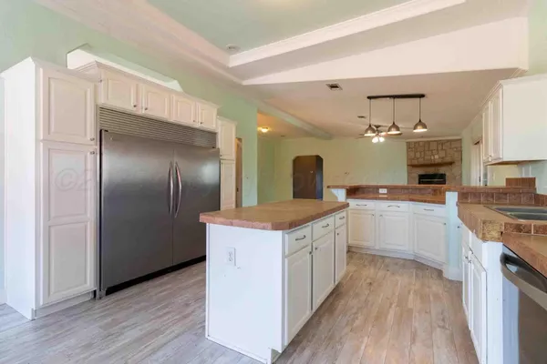 $950,000 | 8040 County Road 2, Mobeetie, TX 79061