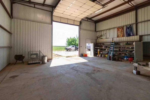 $950,000 | 8040 County Road 2, Mobeetie, TX 79061