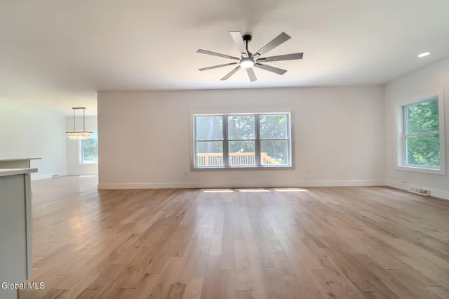 $669,900 | 233 Pinewood Avenue, Guilderland, NY 12303