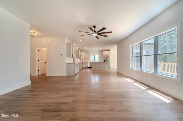 $669,900 | 233 Pinewood Avenue, Guilderland, NY 12303