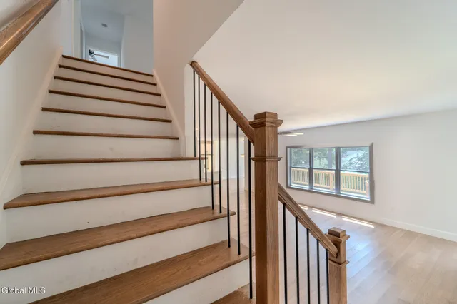 $669,900 | 233 Pinewood Avenue, Guilderland, NY 12303