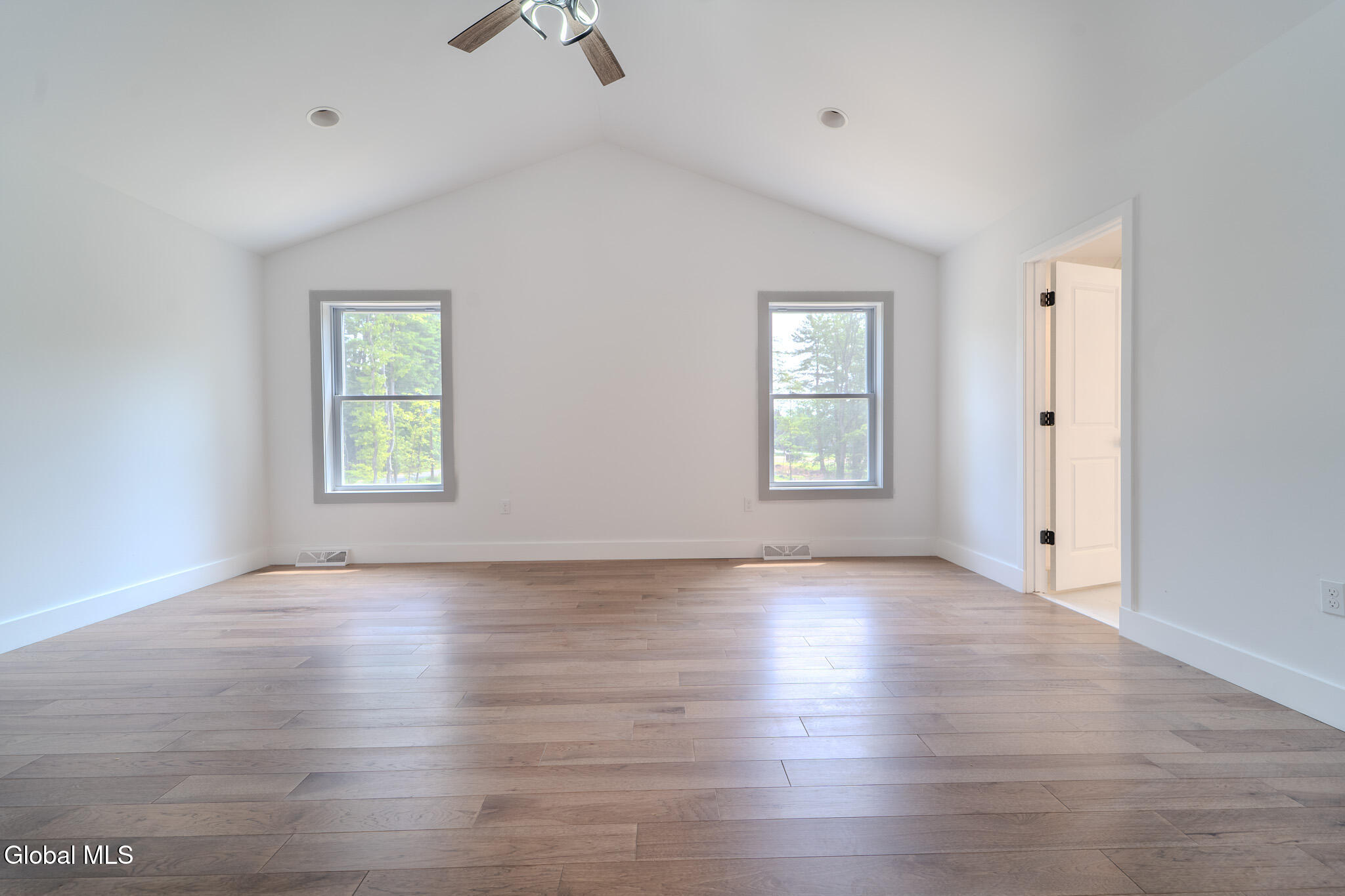 233 Pinewood Avenue Schenectady, NY 12303 - Photo 20 of 50 MIG00520-HDR