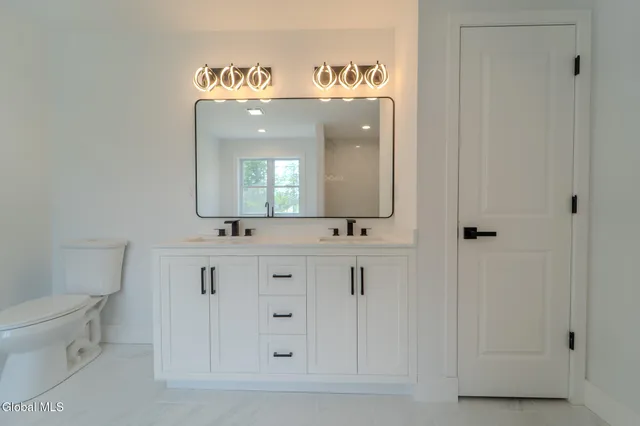 $669,900 | 233 Pinewood Avenue, Guilderland, NY 12303