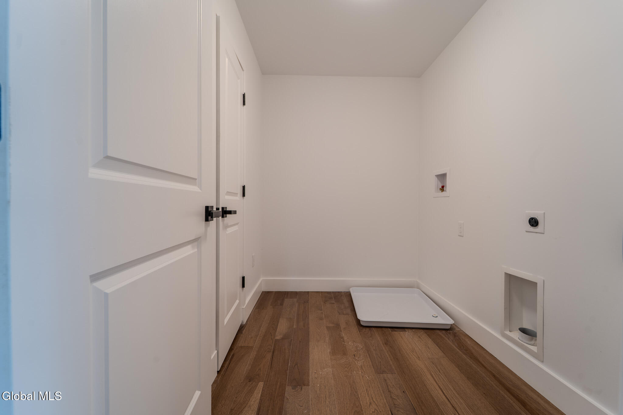 233 Pinewood Avenue Schenectady, NY 12303 - Photo 27 of 50 MIG00586-HDR