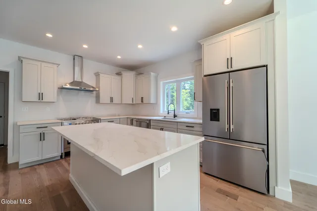 $669,900 | 233 Pinewood Avenue, Guilderland, NY 12303