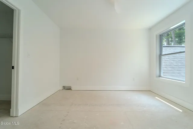 $669,900 | 233 Pinewood Avenue, Guilderland, NY 12303