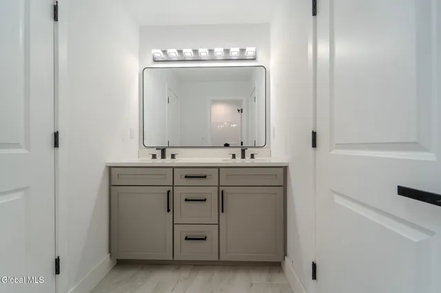 $669,900 | 233 Pinewood Avenue, Guilderland, NY 12303